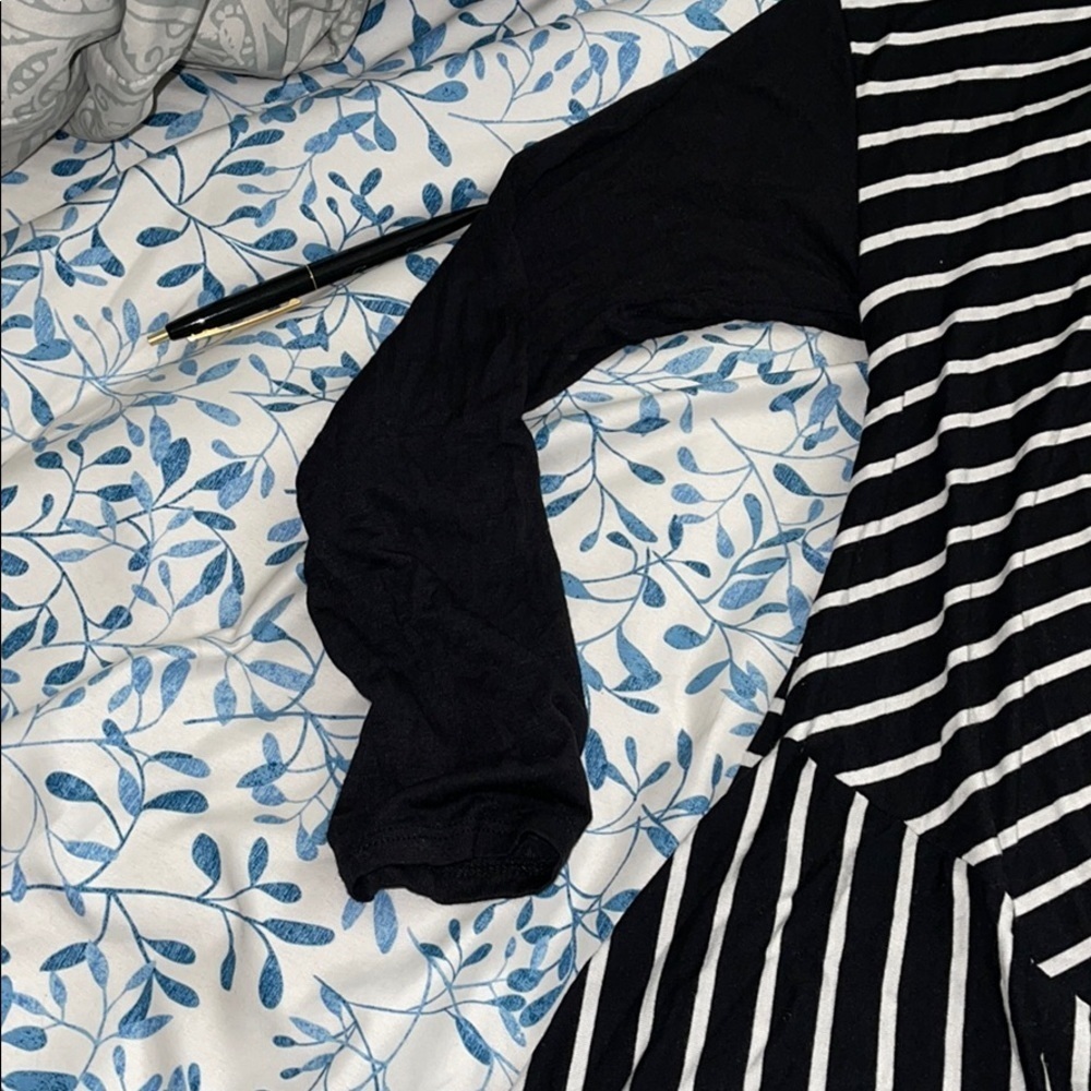 S black and white top with twist front - Picture 3 of 5